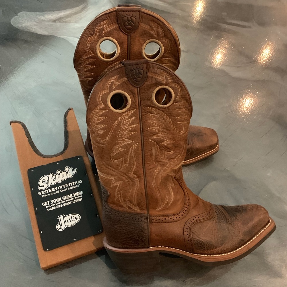NWOB Ariat Riding Boots Cowboy 8.5
